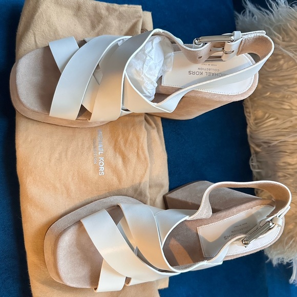 Beautiful Michael Kors Sandals no tags has bag - Picture 5 of 6